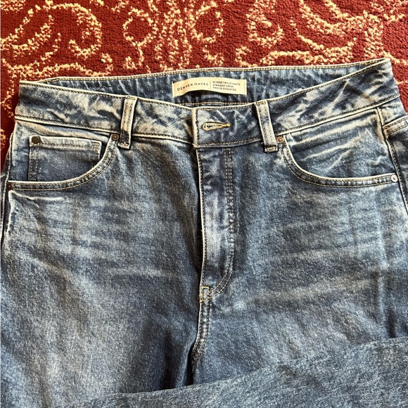 Denver Hayes High-Rise Jeans- size 12 - jeans are alight bluish color- - Picture 2 of 8